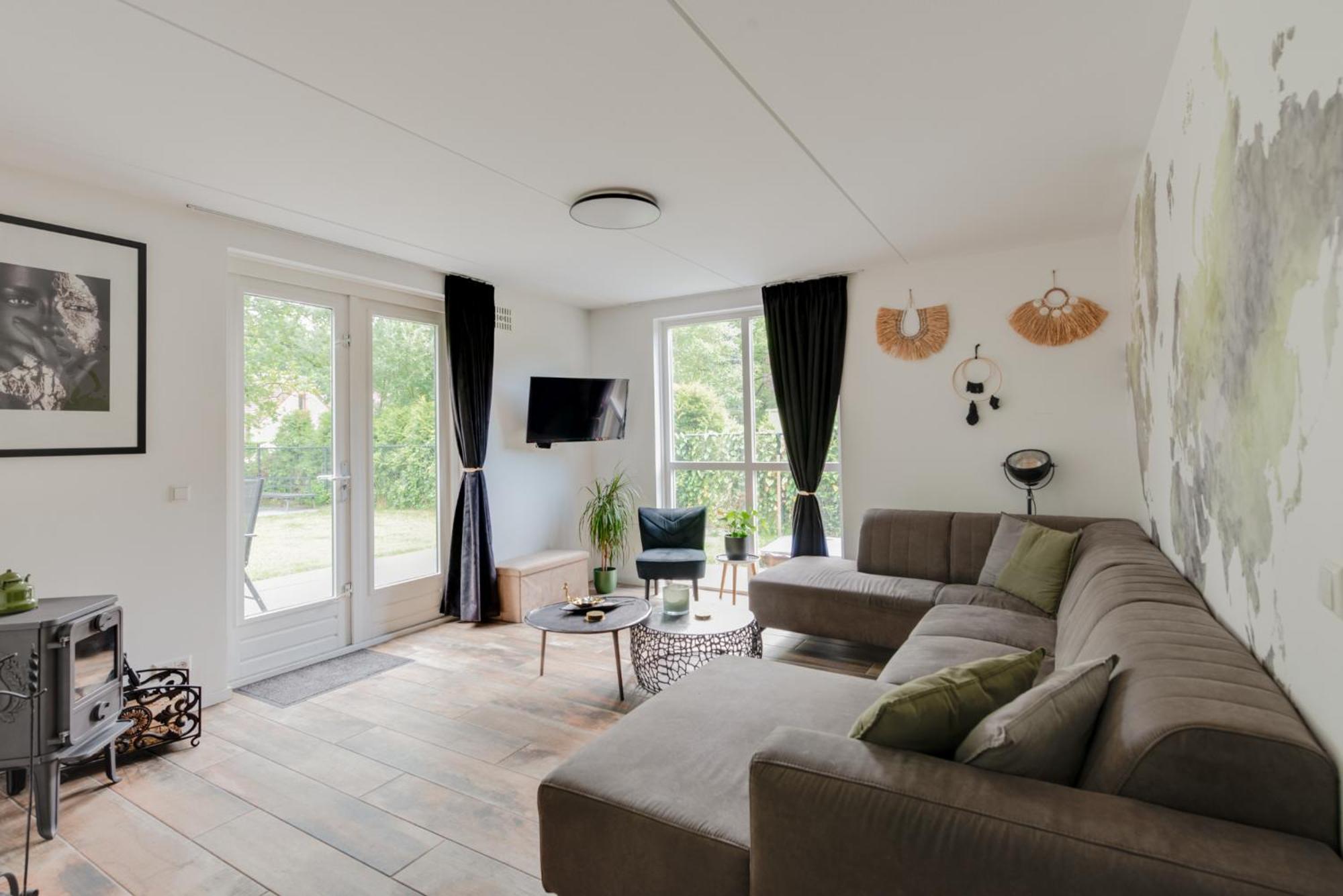 Het Huys Ewijk Mooi Luxe En Een Laadpaal Экстерьер фото