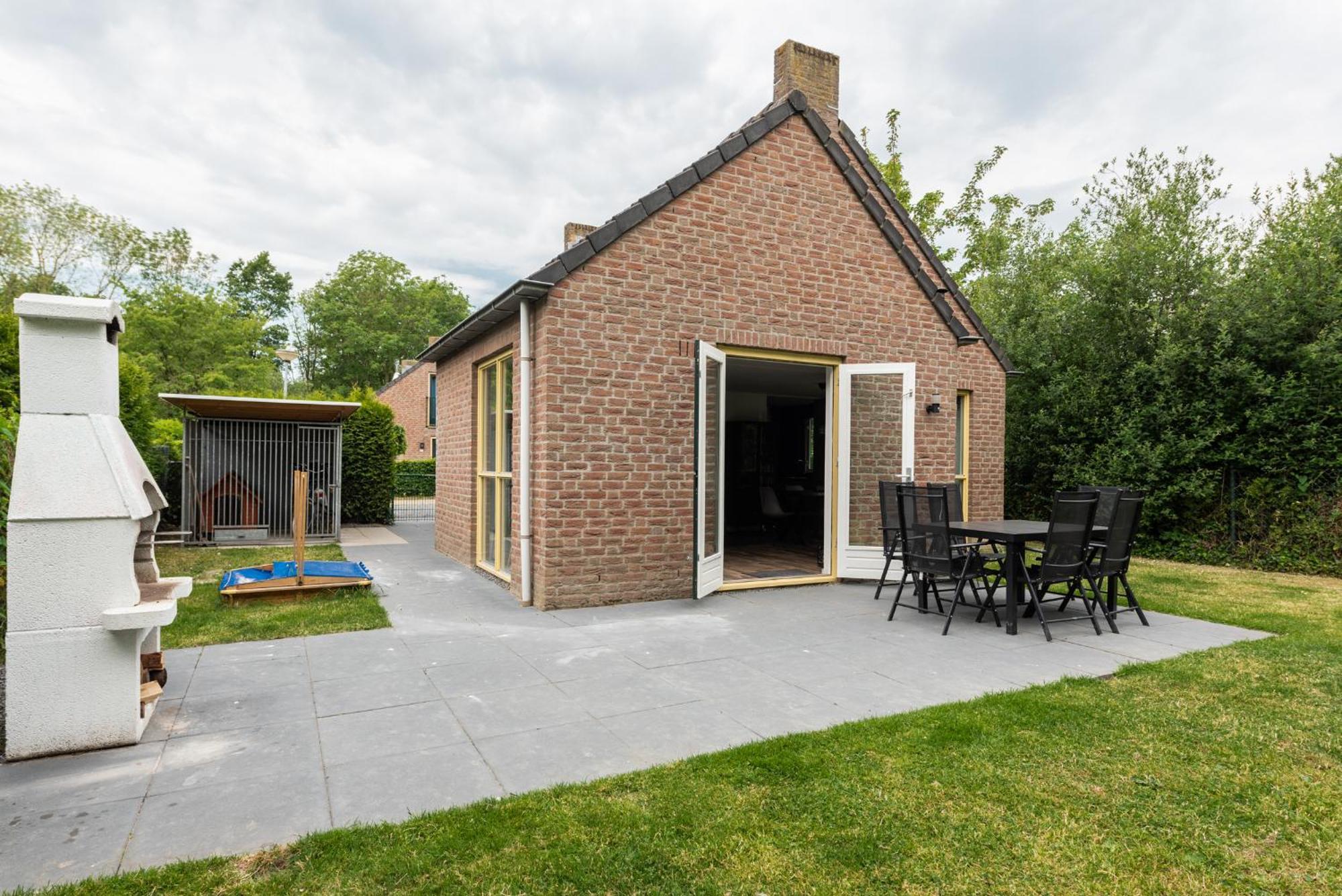 Het Huys Ewijk Mooi Luxe En Een Laadpaal Экстерьер фото