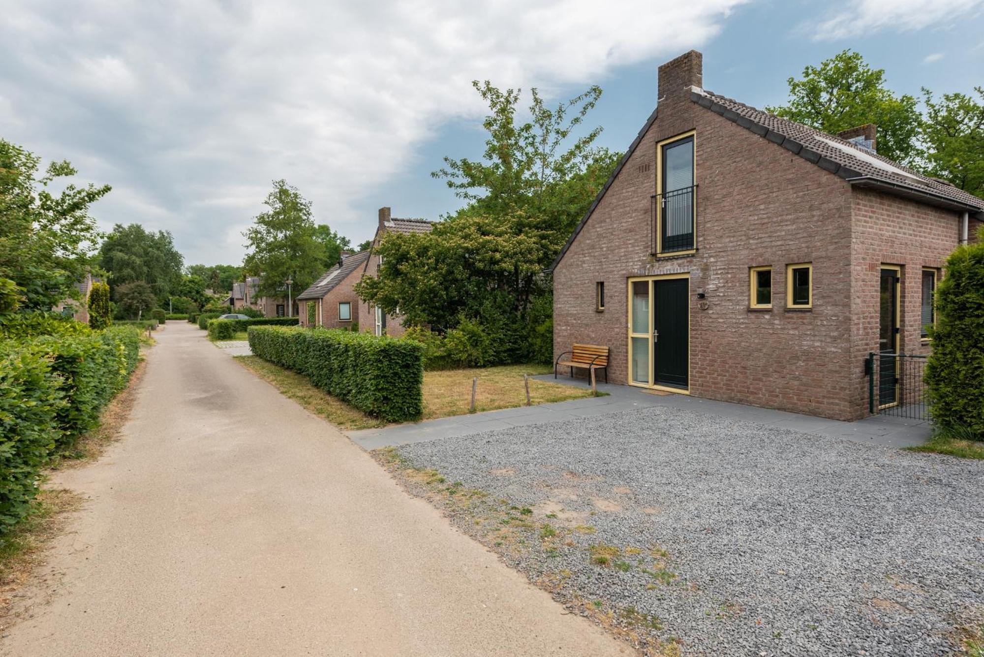 Het Huys Ewijk Mooi Luxe En Een Laadpaal Экстерьер фото