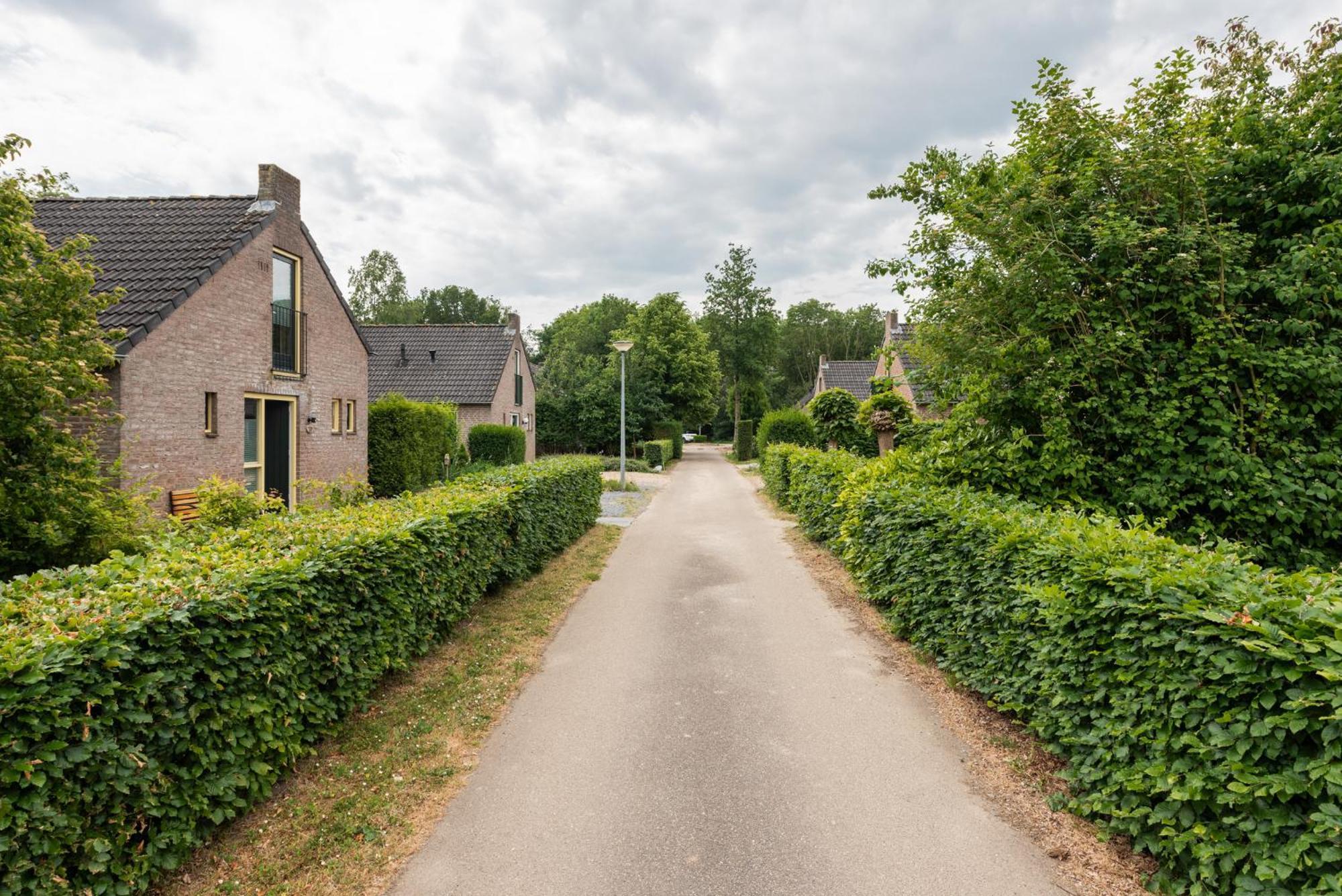 Het Huys Ewijk Mooi Luxe En Een Laadpaal Экстерьер фото