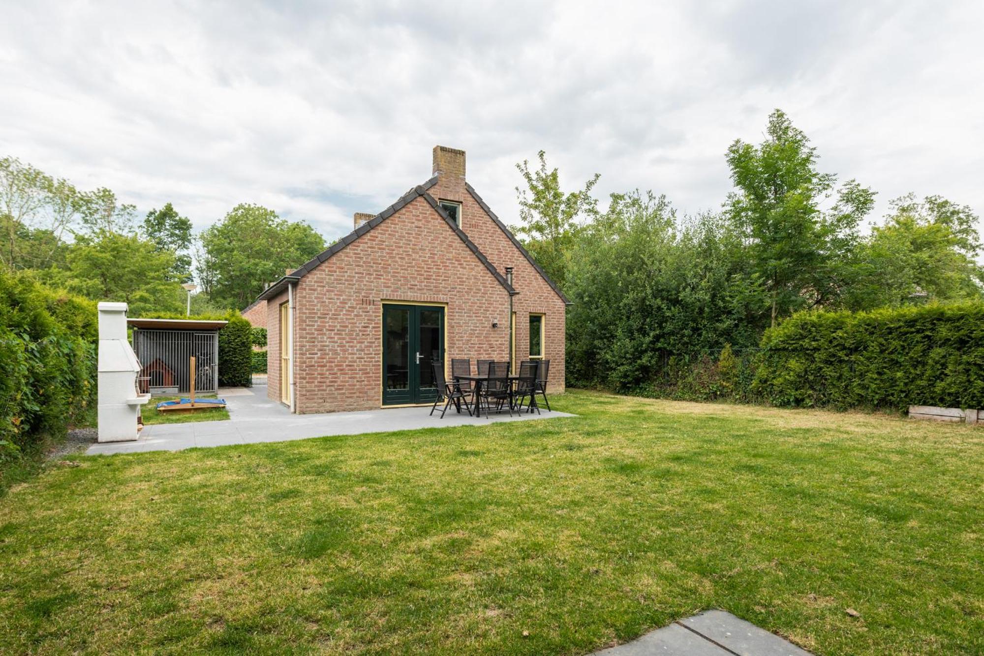 Het Huys Ewijk Mooi Luxe En Een Laadpaal Экстерьер фото